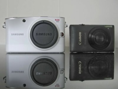 Samsung NX100    Canon Ixus 220 HS