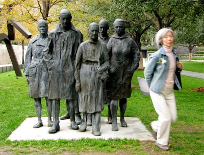 George Segal 
(b. 1934)
Rush Hour, 1983 
(cast 1985-86)
Bronze
Nasher Sculpture Center Garden, Dallas