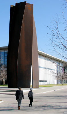 Richard Serra
(b. 1939)
Vortex, 2002
Cor-ten steel
Modern Art Museum of Fort Worth
Helen with Dad