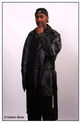 2 AB800'S 1 medium softbox & 1 42 umbrella, 6' x 9' Vinyl background.