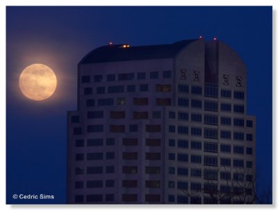 Moon rise & Sacramento Wells Fargo Center