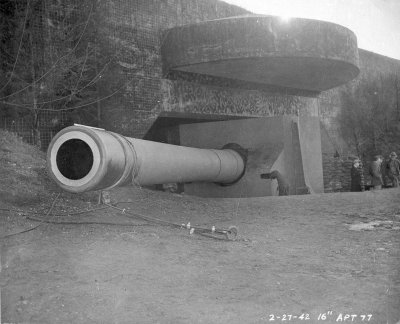 1942. Battery Townsley gun number 1