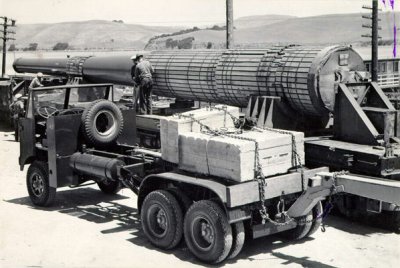 16-in gun tube Sausalito 1937 (SFPL AAC-1048).jpg