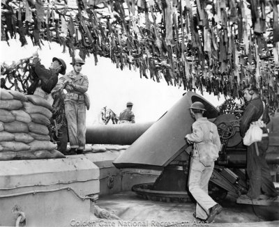 Btry Chamberlin camouflaged gun Sept 1942 (SFPL, GOGA-2316)