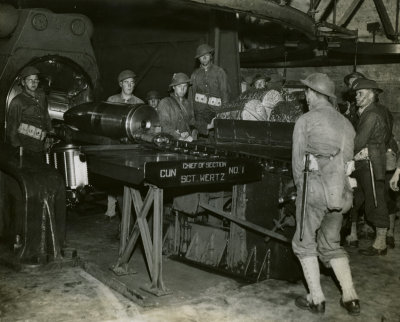 Btry Davis being loaded with drill round, 1941. Note powder cart and bags at right. Also, base details of projectile -- no fuse.