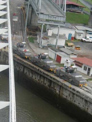 g4/47/614347/3/52454169.106PanamaCanalmules.jpg