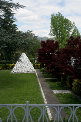 Tuscan pyramid