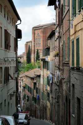 Steep street, Siena 