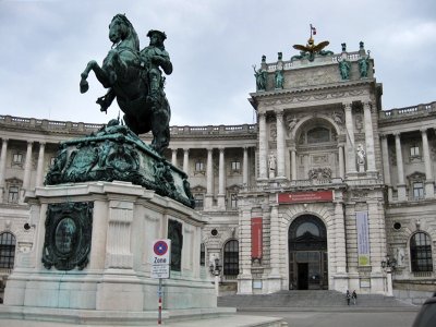 Heldenplatz y Neue Hofburg