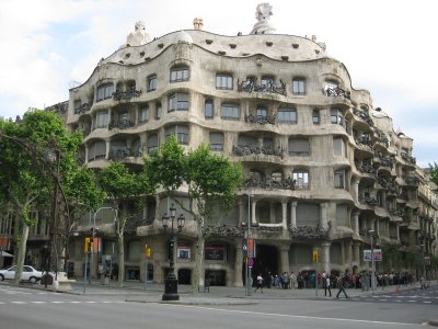 Casa Mil (Passeig de Grcia, 92 - Provena 261-265) Antoni Gaud 1906-1910