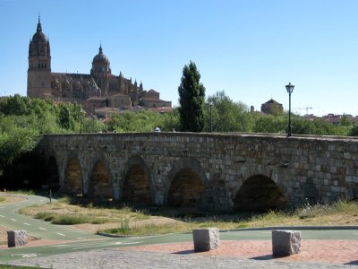 Salamanca. Puente Romano y Catedral