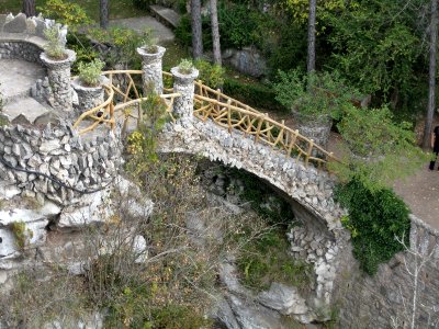 La Pobla de Lillet. Jardins Artigas. Pont dArc Coix