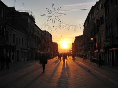 Venezia . Puesta de Sol sobre la Isla