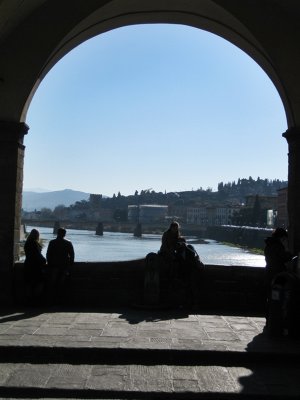 Firenze. Ponte Vecchio. Balcn sobre el rio Arno