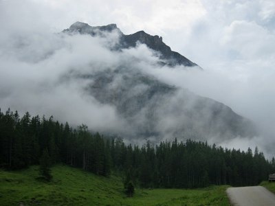 Kandersteg. Oeschinensee (Oeschinen Lake)