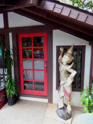 Byodo Inn door