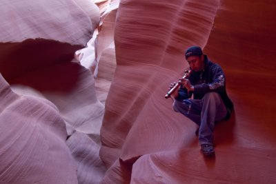 Indian Flute Player / Fltiste amrindien - Upper Antelope Canyon, Arizona