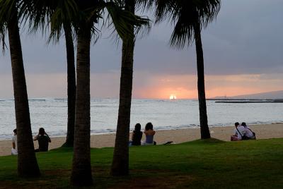 76 Sunset couples in Waikiki.jpg