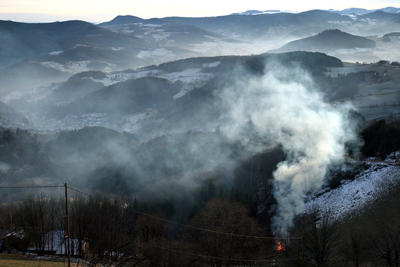 fume et brme.