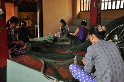 Femmes de pcheurs au Temple de la Baleine, Phan Thiet - 2825