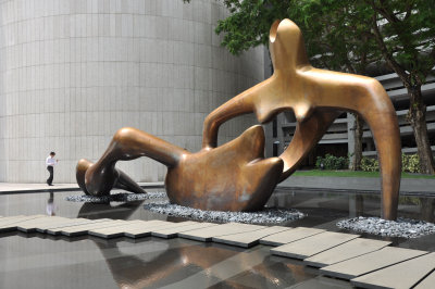 Reclining Figure, Henry Moore, OCBC Plaza, 5571