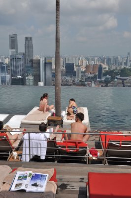 Infinity pool of the Marina Bay Sands Skypark - 6512