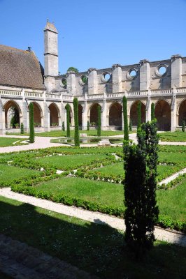 Jardin et clotre de l'abbaye de Royaumont - 0736