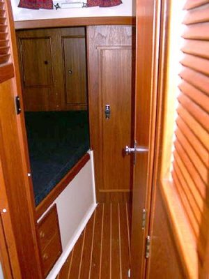 fwd cabin, head door from salon on right