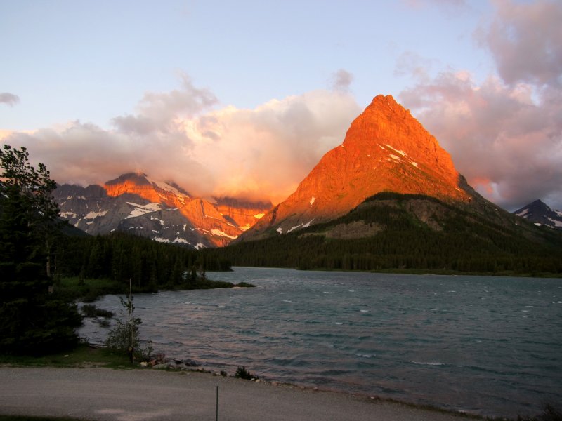 1stLightManyGlacier-PE2071511.jpg