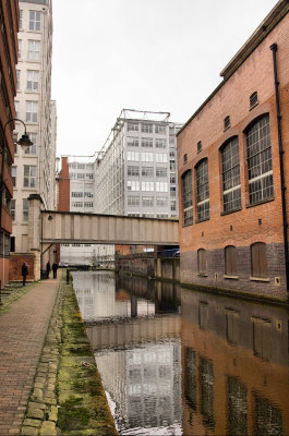 part of the rochdale canal between lock 88 and princess street