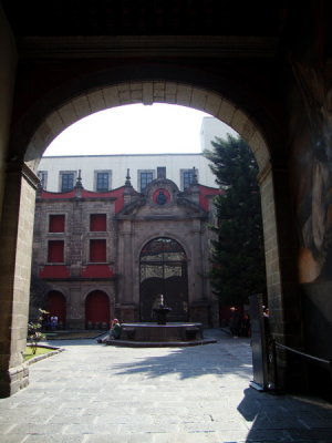 Acceso a Museo nacional de las Culturas