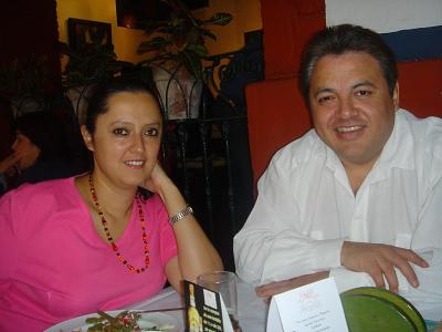 ROSAURA Y MARIANO DESAYUNANDO EN LA FONDA SAN NGEL EN PLAZA SAN JACINTO