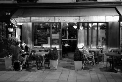 Le vieux Bistro at night