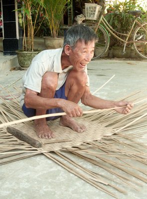 Coracle maker