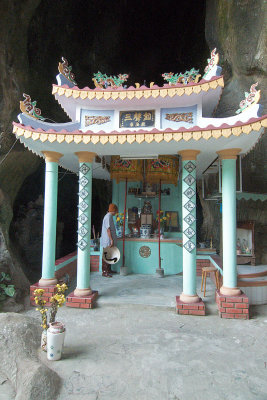 Side pagoda
