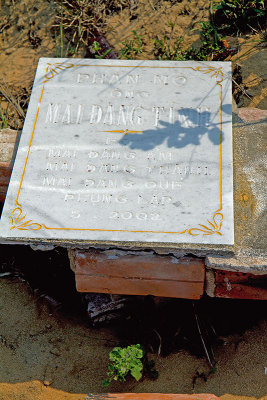 Abandoned headstone