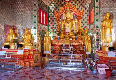 Altar, Mirrored Wall