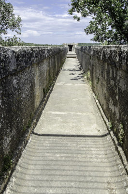 Le pont du Gard : l o coulait l'eau