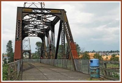 No streetcars on this bridge.