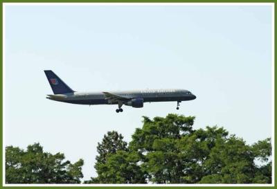 United Airlines skims the trees on approach to YVR