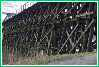 Approach to the swing bridge.
