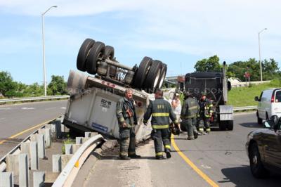 Trailer Rollover (Bridgeport, CT) 6/27/06