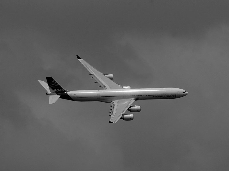 July  21 2006:  <br>  Airbus over Farnborough