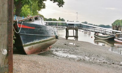 Girl Irene temporarily moored at the slipway by Putney Bridge.