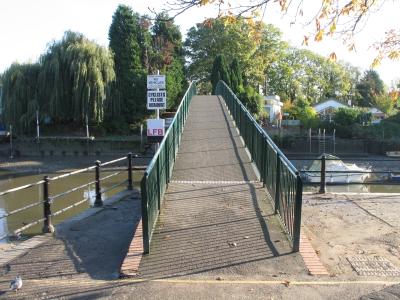 Footbridge onto Eel Pie Island.