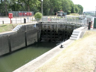 Main lock gate, top end.