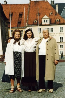 Vera with mother and Aunt Marie