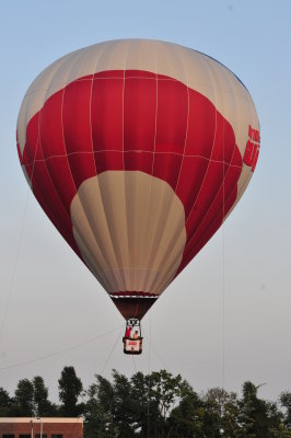 A HOT AIR BALLOON IN KENTUCKY