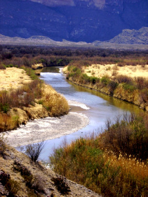 THE RIO GRANDE FLOWING IN THE VALLEY