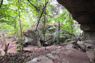 BIG ROCKS AND CAVE LIKE SHELTERS AROUND MANTEL ROCK